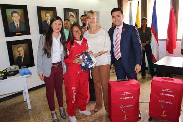 Deportistas Valle Oro Puro recibieron indumentaria  para representar a Colombia en Suramericano