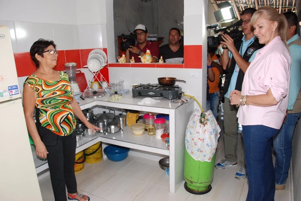 Gobernadora inspeccionó obras de mejoramiento de viviendas en el norte del Valle