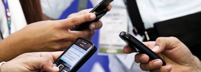 Gobernadora del Valle propone restricción de uso de celulares en instituciones educativas públicas