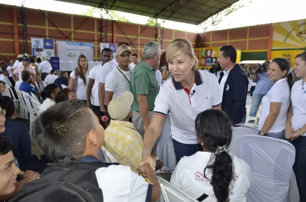 Gobierno del Valle entregó más de 5000 kits escolares a estudiantes de instituciones públicas de Riofrío y Trujillo