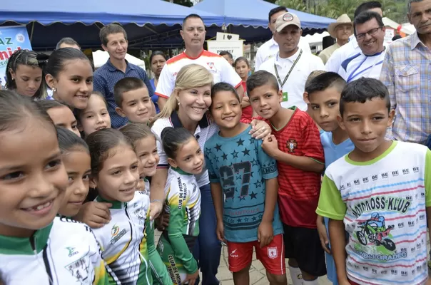 200 niños y jóvenes de Esdepaz vivieron  un día deportivo en Riofrío y Trujillo 