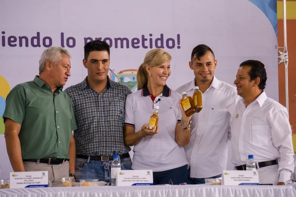 Gobernación destinó $230 millones para desarrollo agrícola en Riofrío y Trujillo