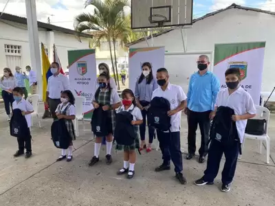 Estudiantes de Yotoco y Vijes recibieron  kits escolares de la Gobernación del Valle
