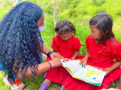 Con cartillas info-educativas para mujeres de la comunidad Embera de El Dovio, Etnias Valle fortalece la lucha contra la ablación genital