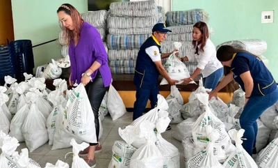 200 kits de ropa y ayudas humanitarias fueron entregados por la Gobernación a afectados por las lluvias en Andalucía