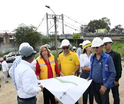 En visita técnica a obras del nuevo puente de Juanchito la Gobernadora del Valle ratifica su entrega este año