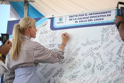 El Valle del Cauca tendrá bilingüismo desde primaria y formará bachilleres digitales, anuncia la gobernadora Dilian Francisca Toro