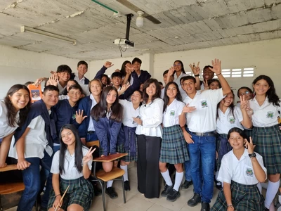 El ‘10’ de la Selección Colombia invita a matricular a niños y jóvenes en las instituciones educativas públicas del Valle