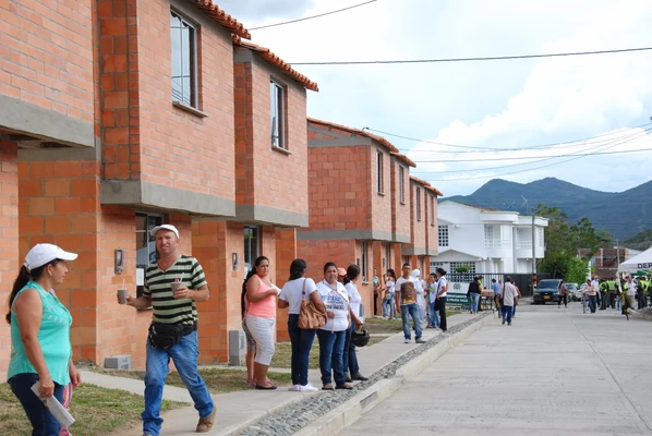 Más de 250 familias vulnerables del  Valle del Cauca recibieron vivienda nueva