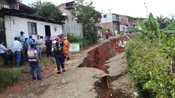 Autoridades ambientales y de socorro descartan que grieta en barrio de Caicedonia corresponda a falla geológica
