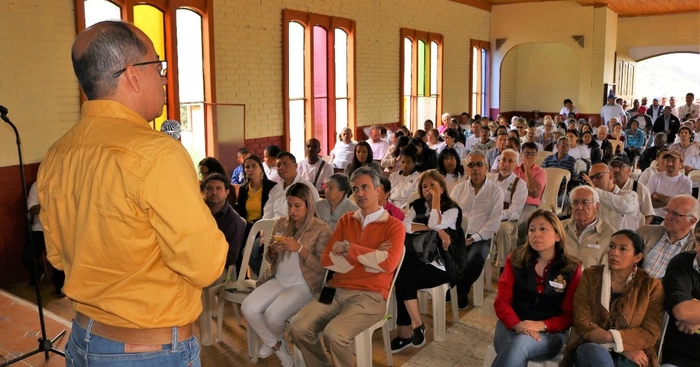 La paz compromete obras para zona rural de El Cerrito