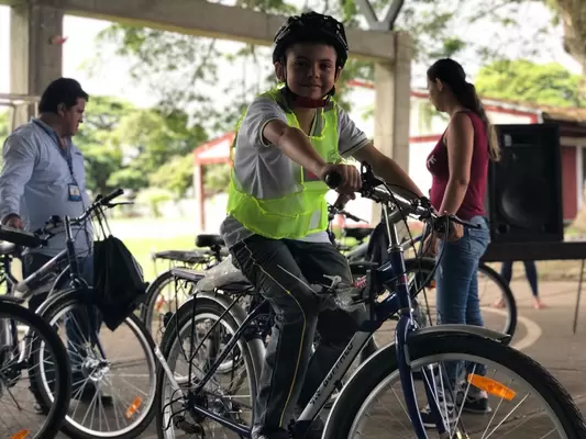 Secretaría de Educación y empresa privada continúan  entregando bicicletas a estudiantes del sector rural