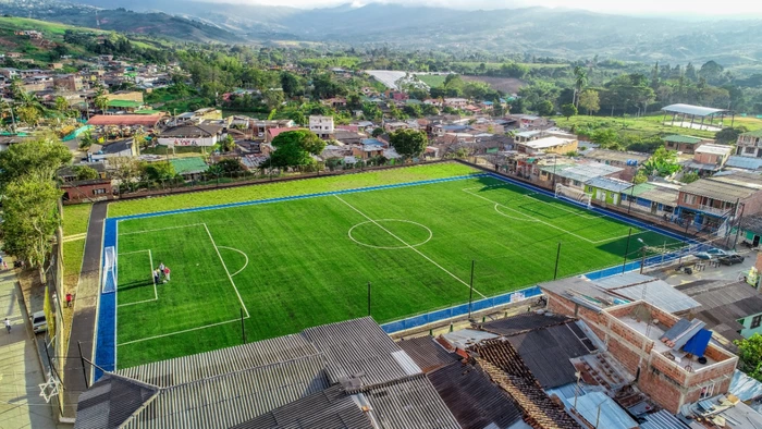 Gobernadora del Valle entregará cancha sintética de fútbol en Borrero Ayerbe