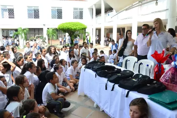 Gobernadora entregó 15.124 kits escolares en  La Unión, Roldanillo, Bugalagrande y Zarzal
