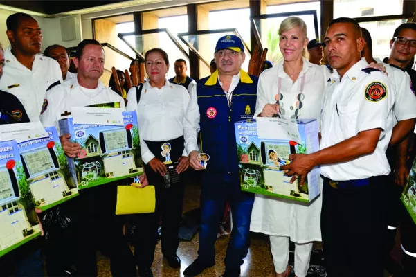 $190 millones en equipos de emergencia entregó la Gobernación  a los Bomberos del Valle del Cauca para atender emergencias