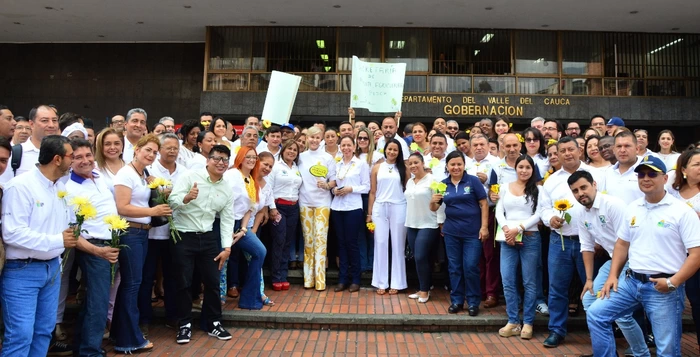 Gobernadora del Valle lanzó campaña #ConUnaFlorDigoBastaA  para defender la vida y rechazar la violencia
