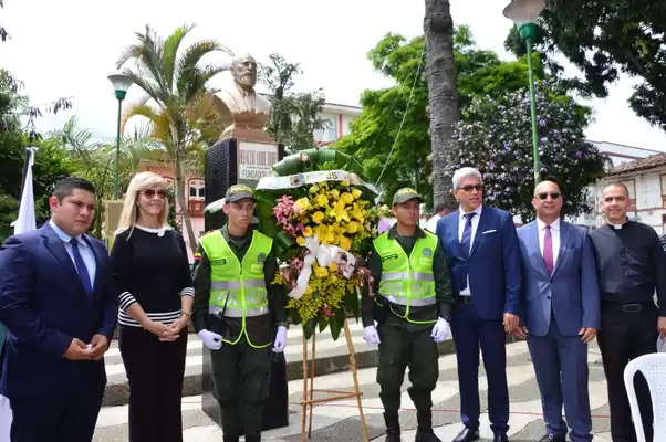 En Sevilla, Gobernadora anuncia reparación de vías tras invertir más de 12 mil millones en otras obras