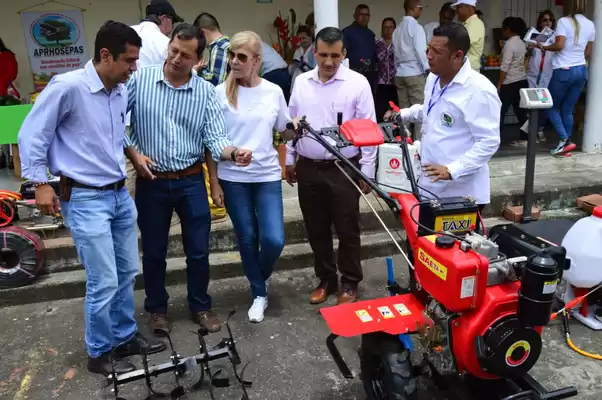 Gobierno del Valle entrega herramientas  a campesinos de El Dovio
