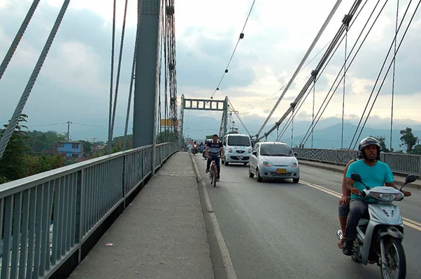 Gobernadora anuncia solución a construcción  de nuevo puente de Juanchito