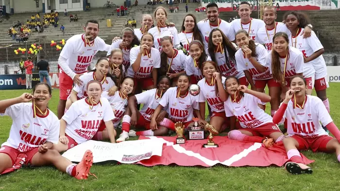 Las campeonas del fútbol infantil femenino  en Colombia son del Valle Oro Puro