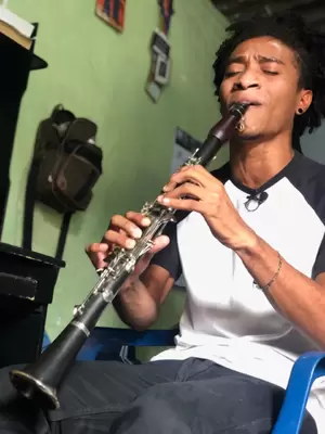 La Gobernadora le cumplió el sueño de tener  un clarinete profesional a Carlos Andrés Reyes