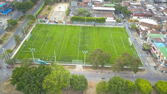 La comuna 12 de Cali ya cuenta con la  primera cancha sintética fútbol 11 en la ciudad