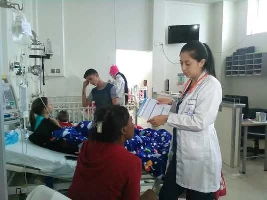 Gobernadora Dilian Francisca Toro confirma que cumpliendo  lo prometido médicos residentes recibieron su primer pago