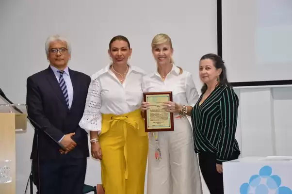 Gremio hospitalario entregó reconocimiento a Gobernadora del Valle por fortalecer la red hospitalaria