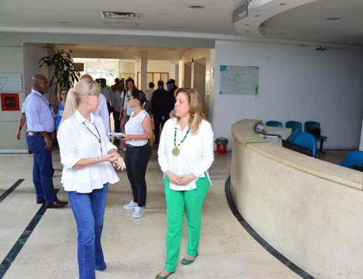 Gobernadora recorrió las instalaciones de  la clínica SaludCoop para verificar su estado