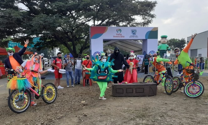 Con un carnaval de alegría, Red de Monitores Culturales del Valle del Cauca se tomaron la ciclorruta Cali y Palmira