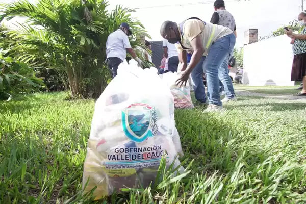 La Gobernación del Valle sigue con la entrega de ayudas alimentarias a poblaciones vulnerables del departamento