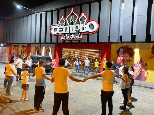 Gobierno del Valle se unió la ‘Velatón’ en  solidaridad con la tienda El Templo de la Moda