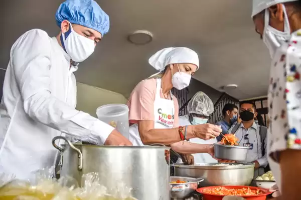 Comedores Valle Invencible’ sirven comida calientita a 240 sampedreños