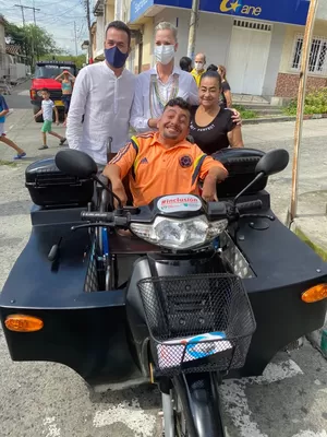 Con la entrega de una moto accesible para persona con discapacidad, la gobernación del Valle del Cauca, promueve inclusión real en el municipio de buga