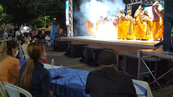 Un bello espectáculo musical y dancístico se vivió con el ‘XV Festival Internacional de Bailes Tradicionales de Andalucía’