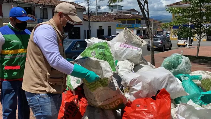 190 kilos de residuos de envases y empaques de plaguicidas se convertirán en ecotutores en Andalucía