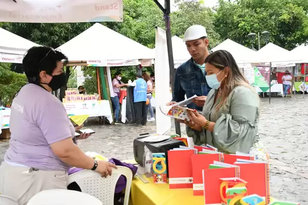 Mujeres y población Lgbti exhibieron sus creaciones en la Feria Empresarial 'Somos Invencibles'
