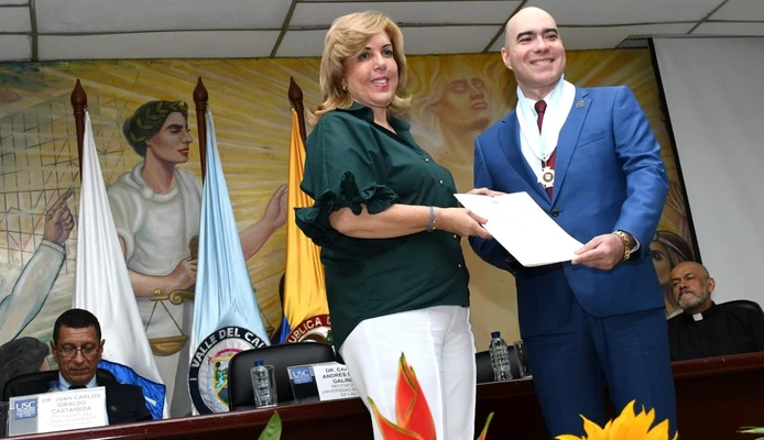 Gobernación del Valle exalta con la Orden al Mérito Vallecaucano al rector de la Universidad Santiago de Cali