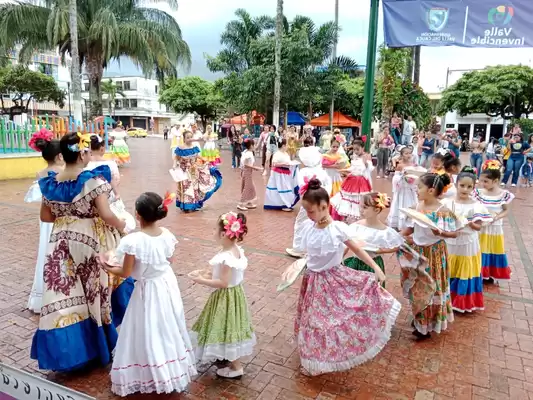 Los habitantes del municipio de Caicedonia disfrutaron el ‘Viernes de la Cultura’