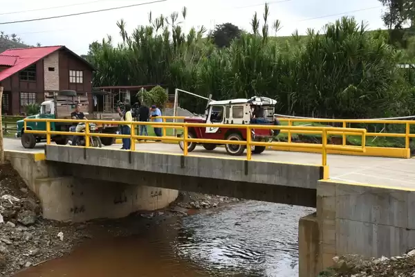 Con la entrega del puente de La Tulia, en Bolívar, y el mantenimiento de vías en cuatro municipios, avanza la ‘Ruta Invencible por el Valle’