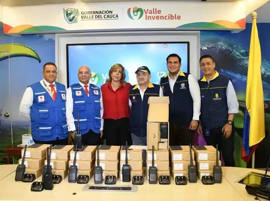 Gobierno departamental entregó 60 radios de comunicación portátil a la Cruz Roja Seccional Valle