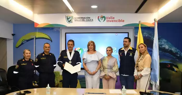 Con la Orden al Mérito Vallecaucano Gobernación exalta al Cuerpo de Bomberos de Cali y a empresario chileno