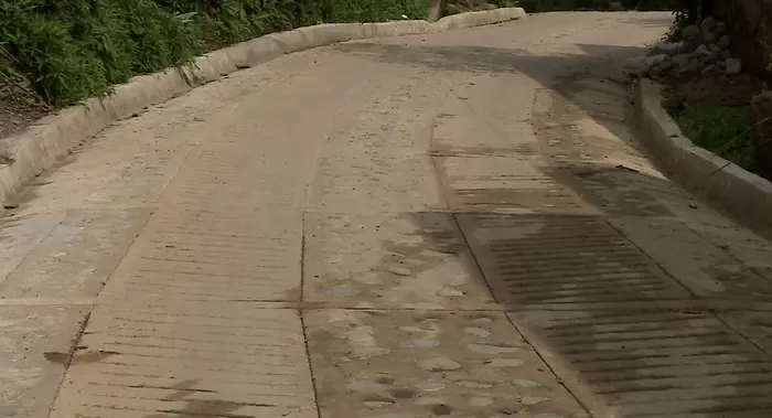 La vía entre El Chicoral y Ceilán, en Bugalagrande, quedará totalmente renovada con la placa huella que hará la Gobernación