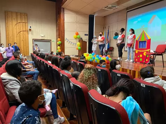 Con show de títeres, clowns y rodeados de alegría, el HUV celebró el Día de la Niñez