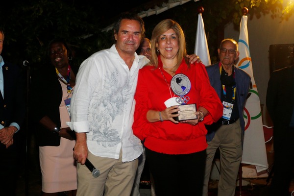 Gobernadora recibió reconocimiento de Panam Sports por su decidido apoyo a los Panamericanos Junior